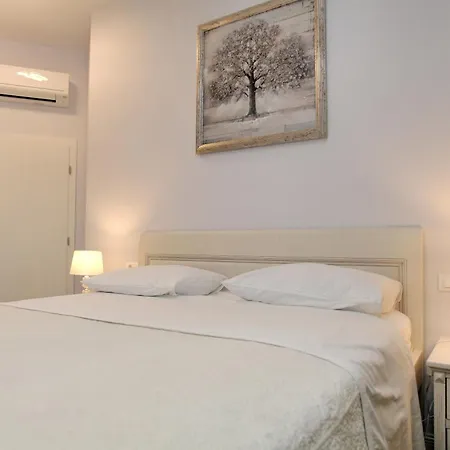 Bellevue 4* トロギール