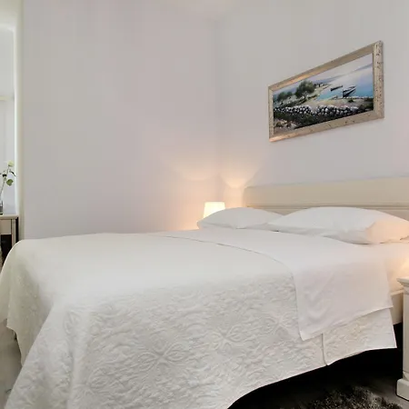 Szálloda Bellevue Trogir