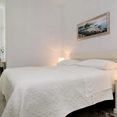 Szálloda Bellevue Trogir