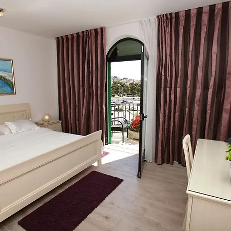 Szálloda Bellevue Trogir